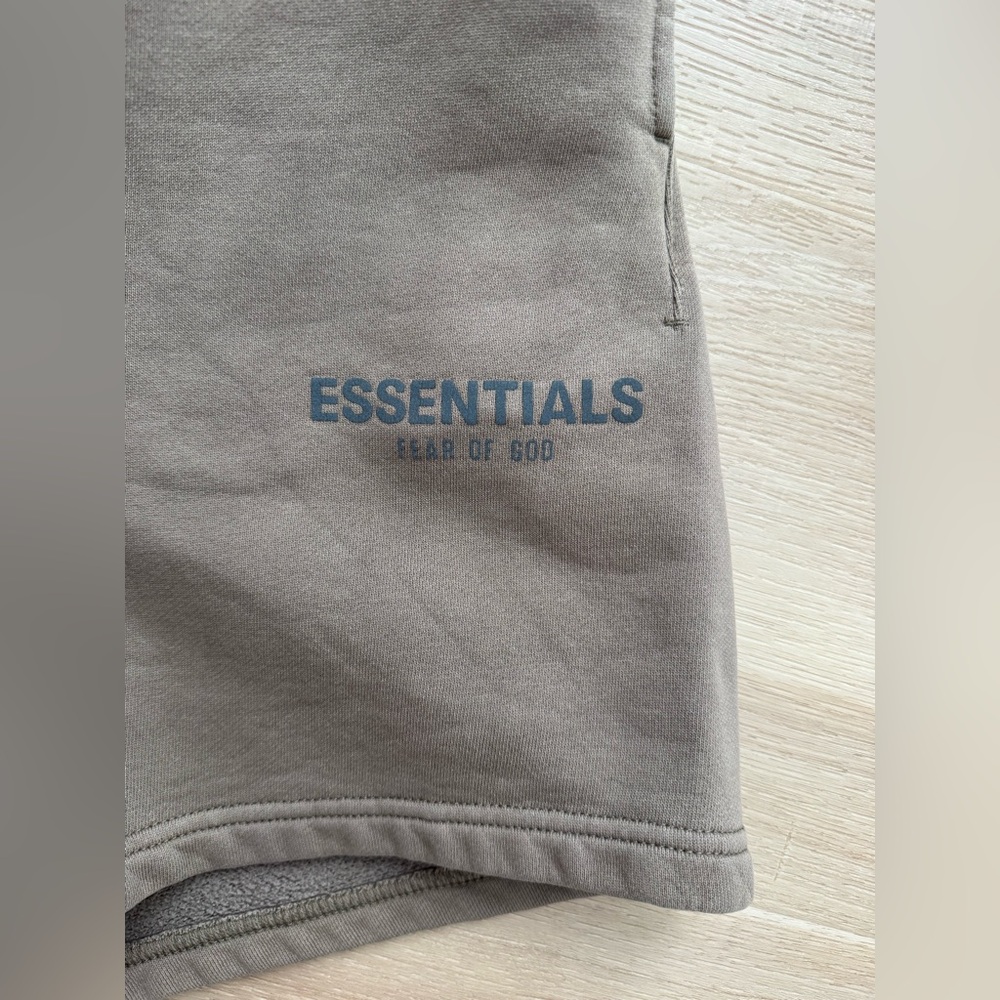 Fear of God Essentials Sweat Shorts - Picture 6 of 11